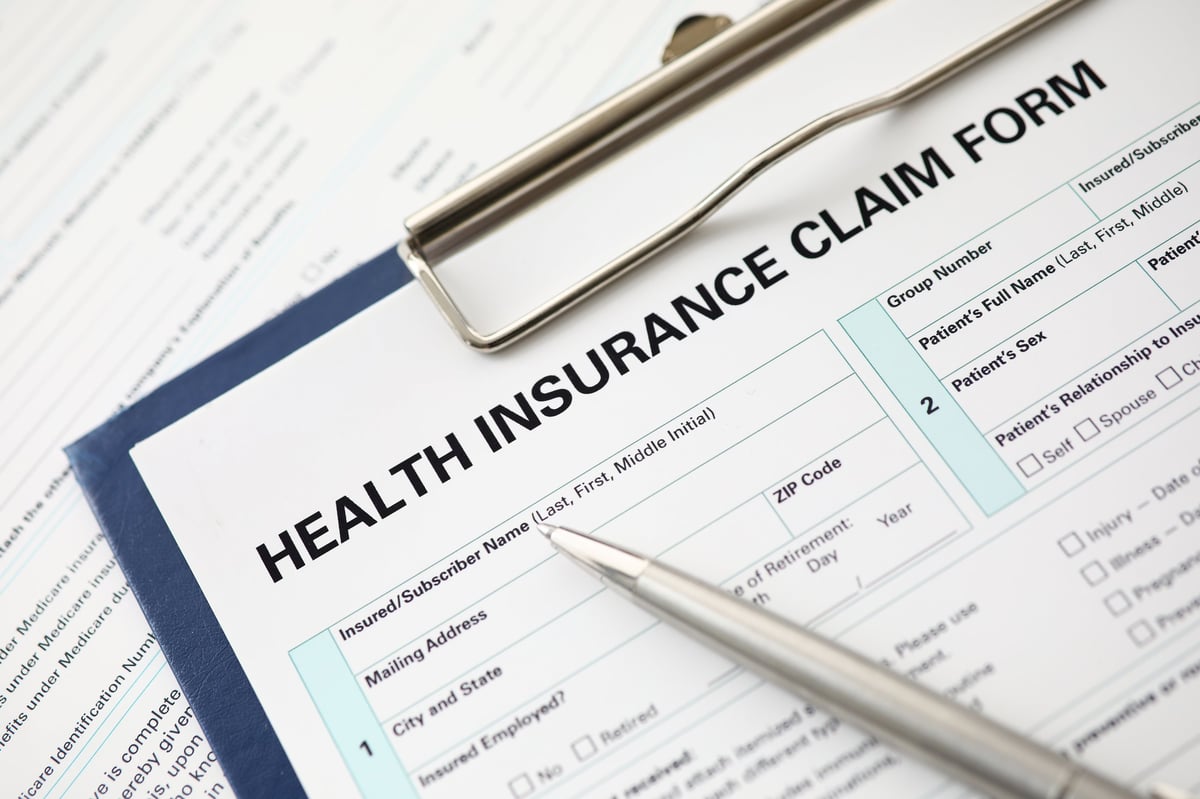 Licensed advisor helping a client understand their healthcare coverage options